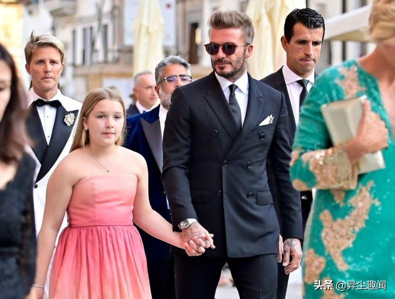 大卫贝克汉姆维多利亚穿搭纪录片,大卫贝克汉姆homme