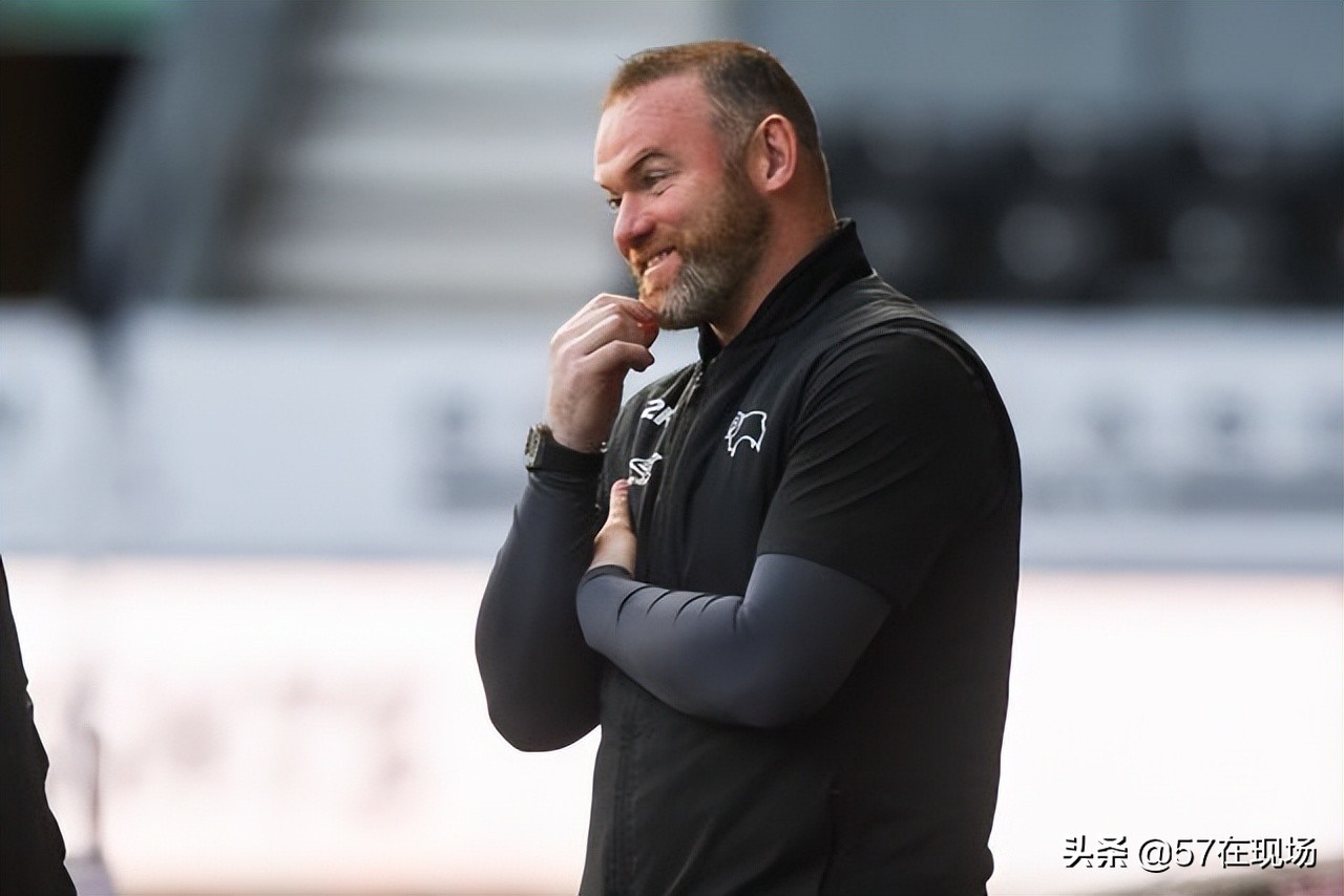 鲁尼谈c罗被骂,鲁尼回应c罗炮轰曼联