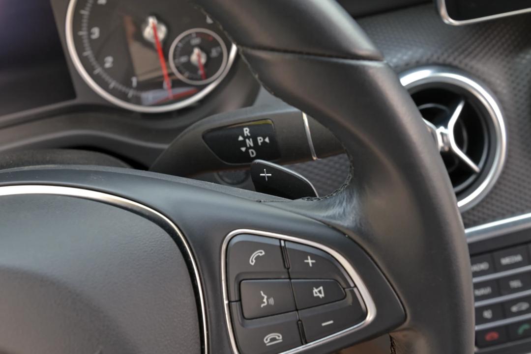 奔驰a200和奔驰b200哪个好,奔驰cla和奔驰a200哪个更值得买