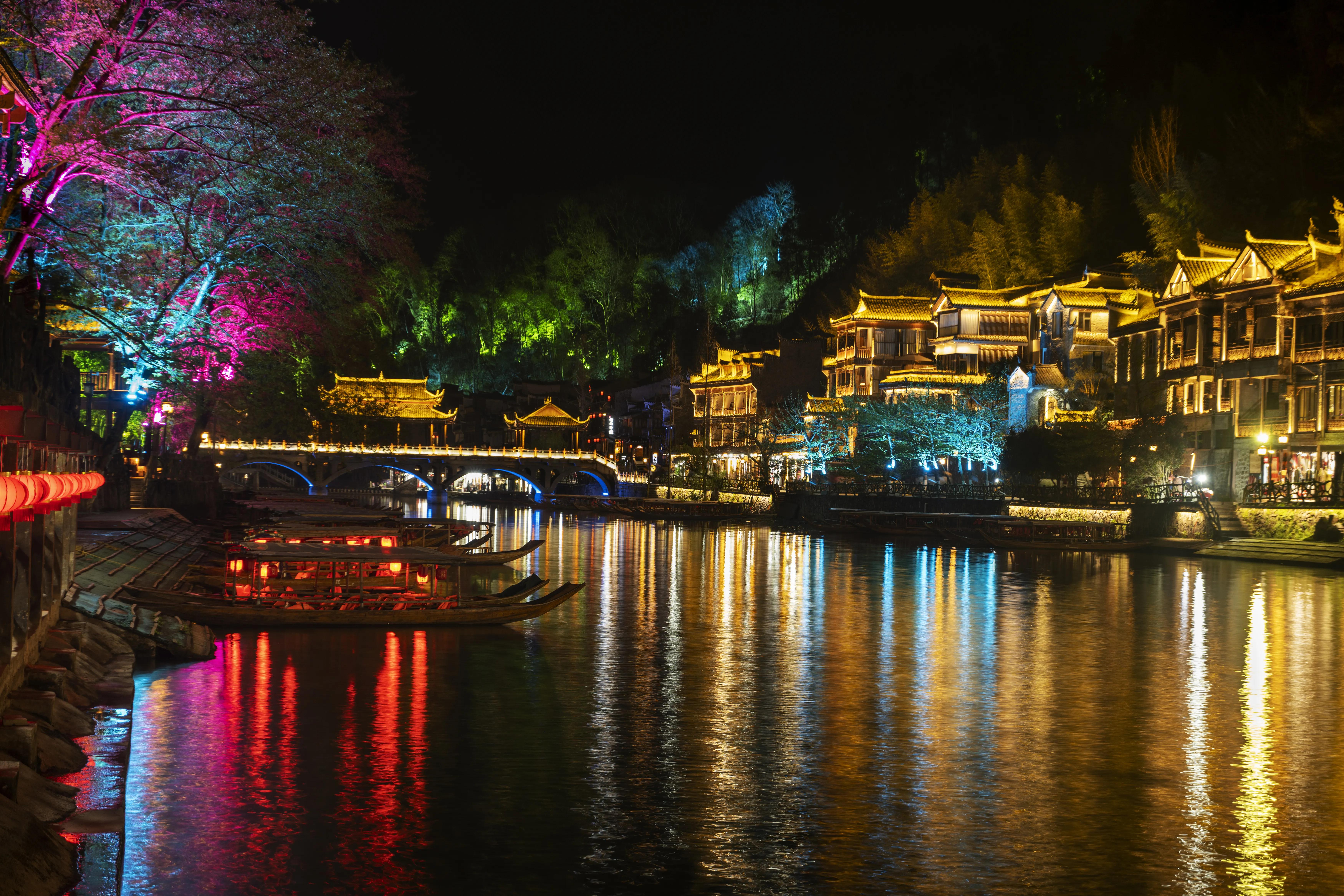 边城凤凰古城,边城凤凰古城好玩吗