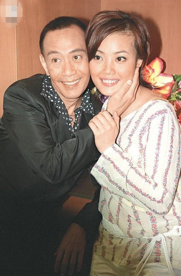 郑欣宜穿婚纱唱歌演唱会,郑欣宜罗文演唱会