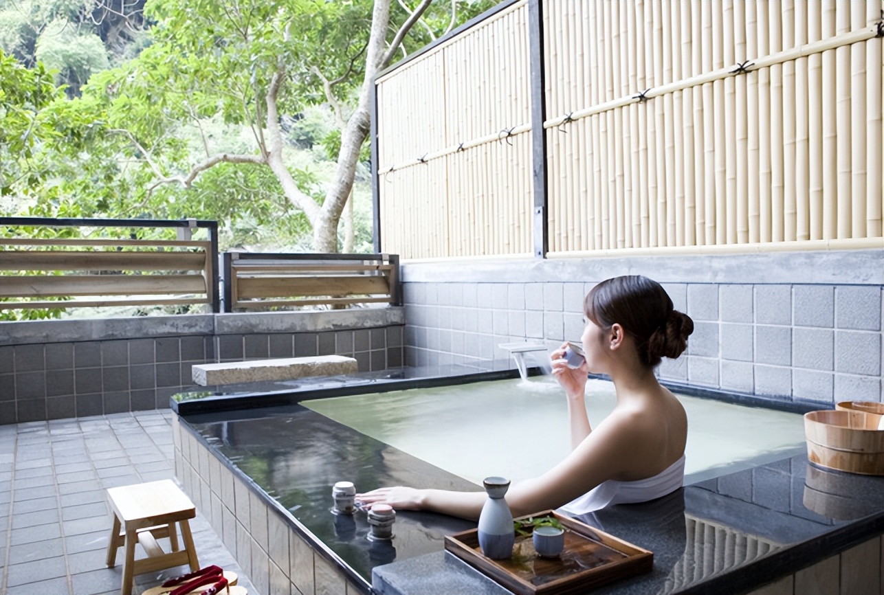 为什么洗浴中心晚上人多,洗浴中心越来越冷清