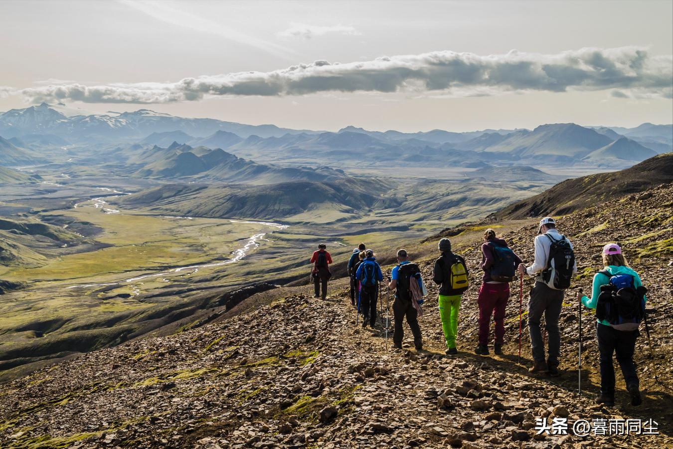 登山徒步正确的行走姿态,徒步登山技巧视频教程