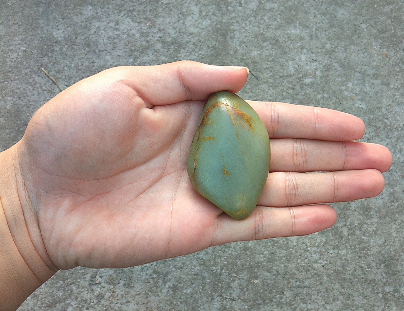 漫卷和田玉吧，漫卷诗书少年狂，灯下独舞异乡客。吧主原创