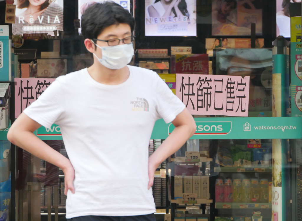 快筛一剂难求，台南爆药局鱼目混珠卖滴血检测试剂，声称有“卫福部”核准