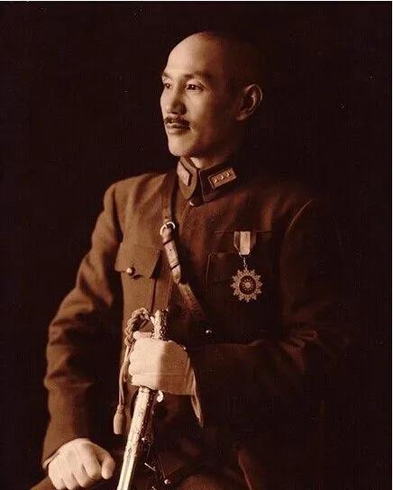 蒋经国差点加入*产党共**，是为了生存还是自愿？能回国多亏周总理。