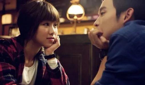 作为一部不一样的青春片没有狗血情节，对校园爱情的描写引起共鸣