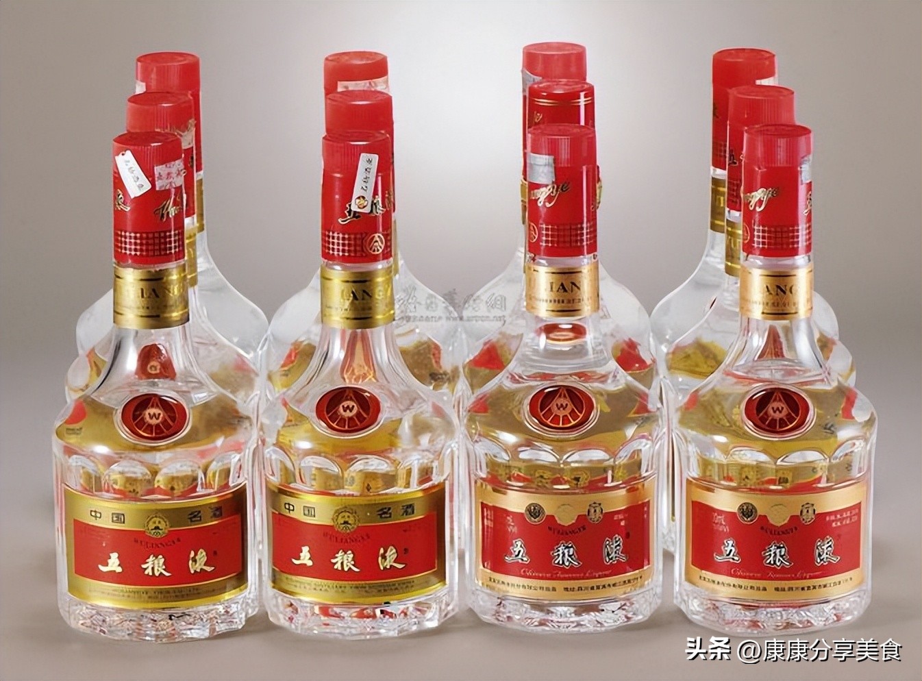 四川酒桌怪状：五粮液剑南春上不了桌，这3款“廉价酒”却成主角
