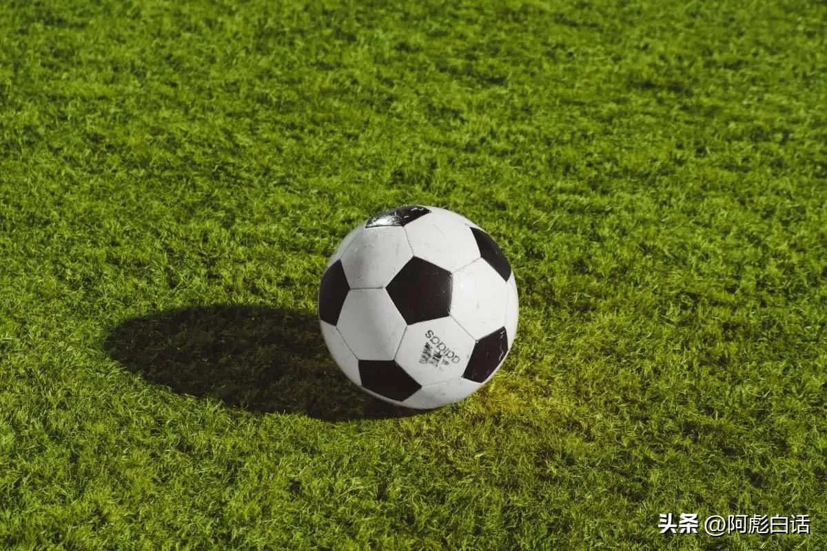 足球有热血也有温情,足球也疯狂片段