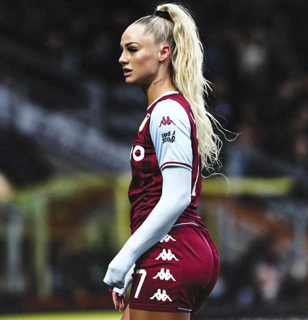 瑞士女足阿丽莎莱曼秀身材,女足阿丽莎莱曼