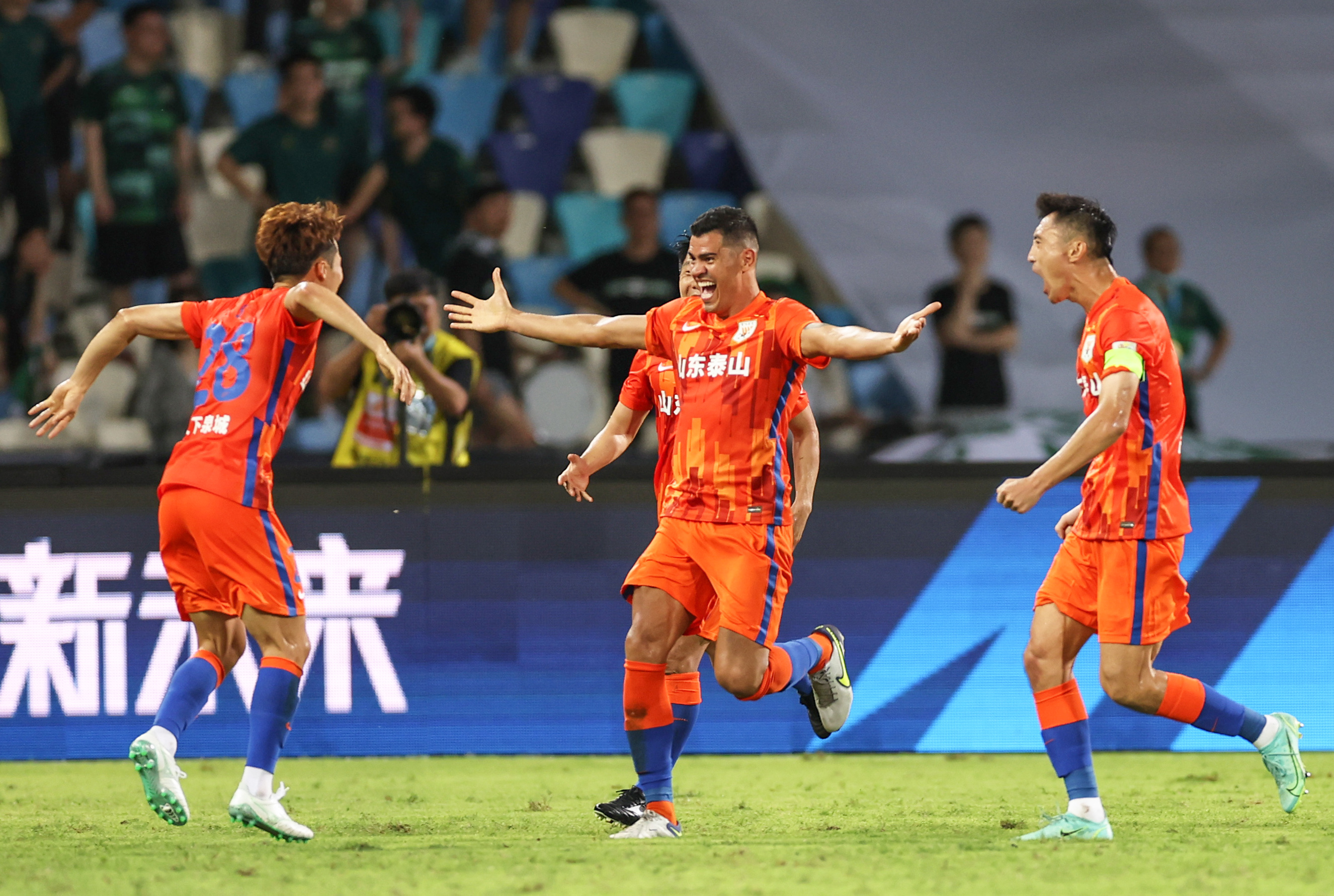 泰山队最新海报,泰山队vs横滨队第二回合时间海报