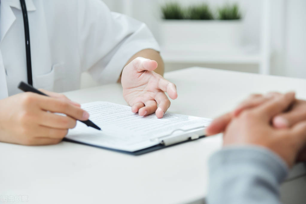 检查单上：外阴单纯性苔藓跟硬化性苔藓的区别