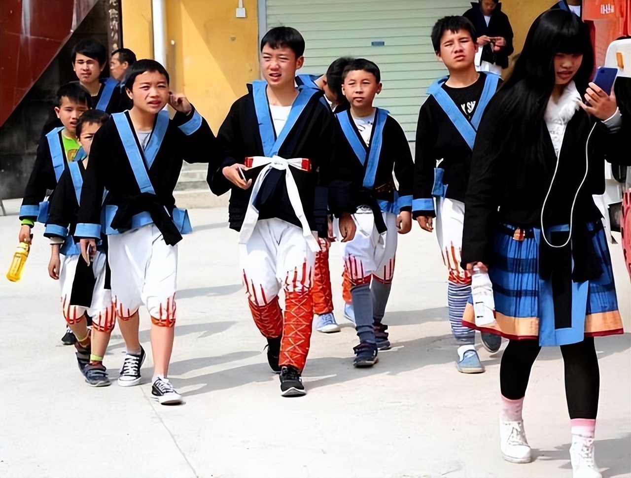 白裤瑶族女子着装,白裤瑶族服饰真实图片
