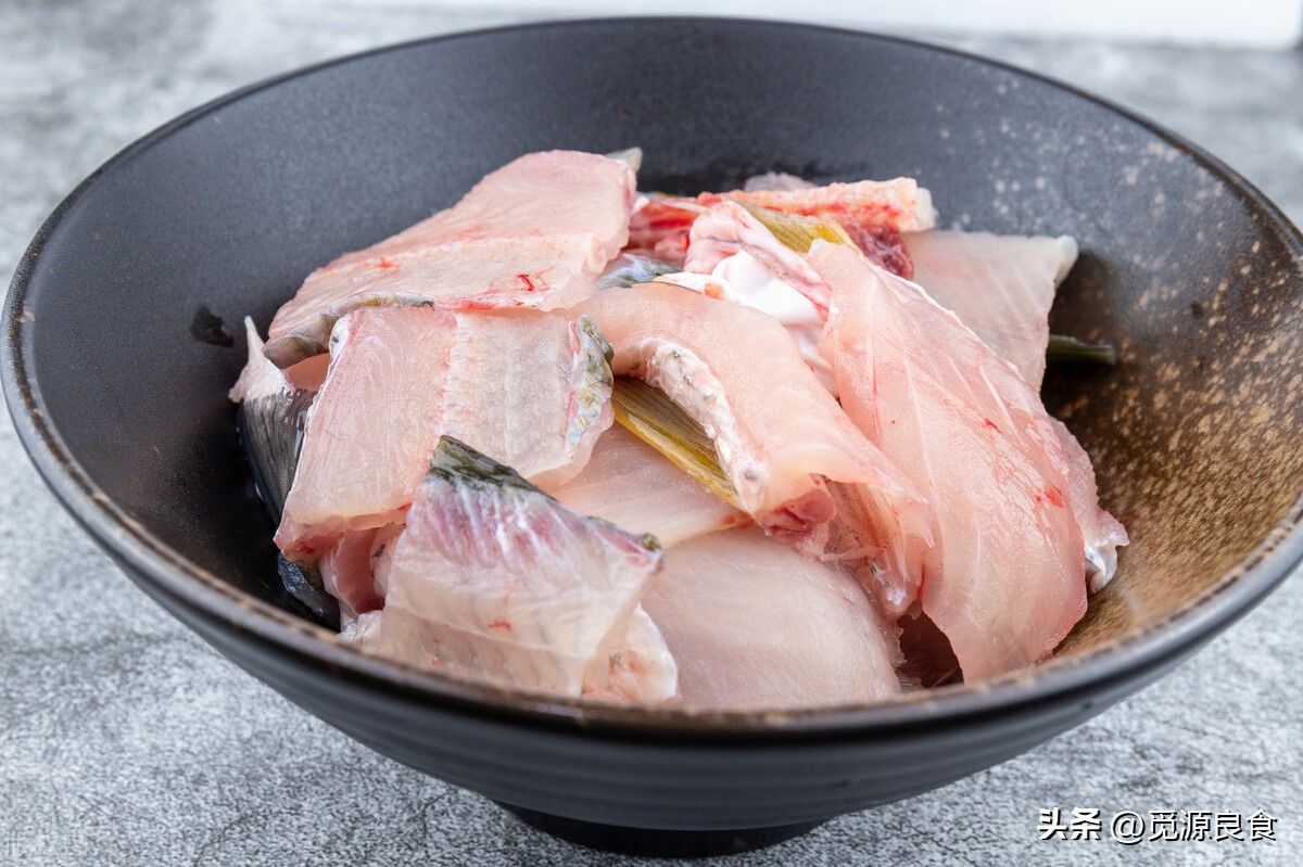 酸菜鱼家常做法鱼肉嫩滑酸爽开胃,家常酸菜鱼酸辣爽口暖胃又营养