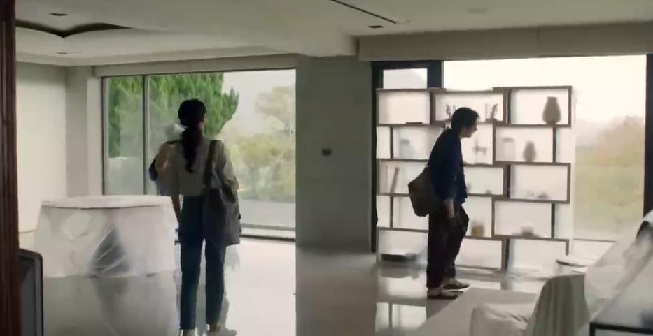 曾靠性感封神的她，又带着大尺度回归了