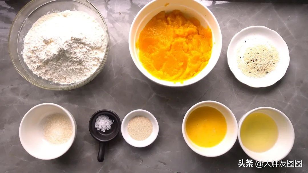 南瓜不要直接吃了教你一个新做法,南瓜配上糯米粉一起蒸真的很好吃