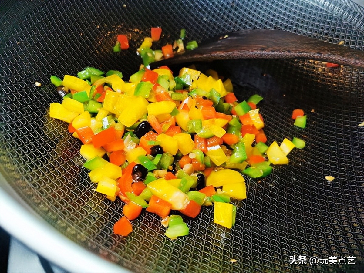 茄子这样做出来口感味道都很棒 (下饭软糯茄子)