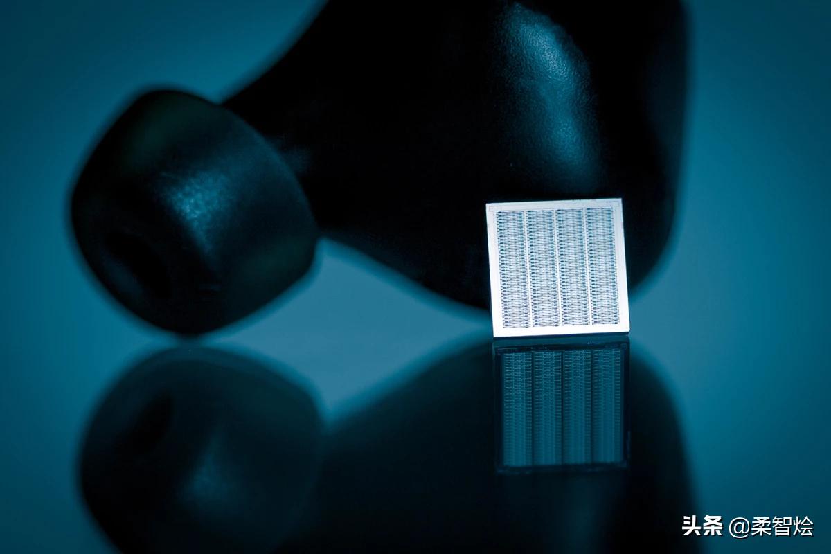 NED纳米静电驱动微型扬声器技术可能为耳塞开辟新用途