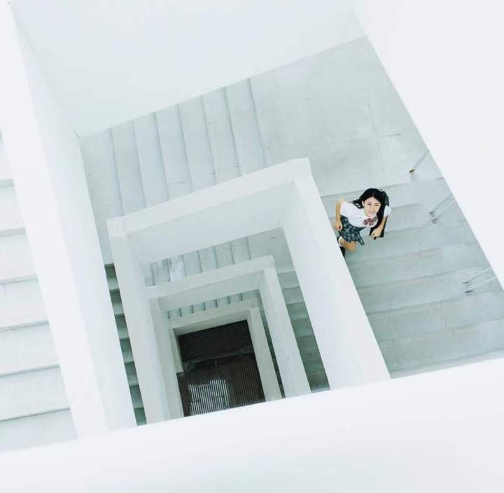 拍照技巧与角度情侣显脸小,拍照显脸小的方法就是头发遮脸