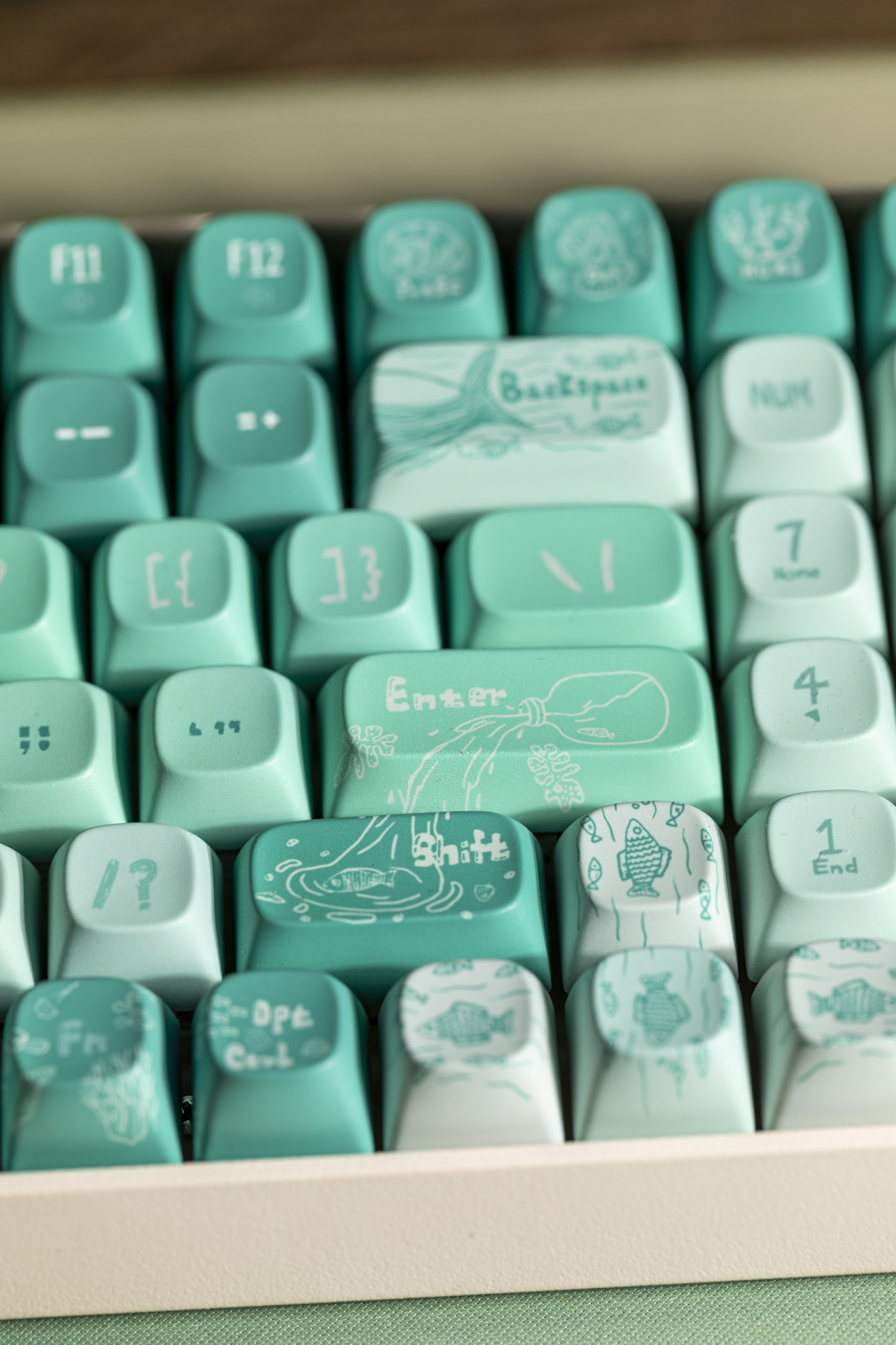 lofree洛斐小翘键盘有背光吗,洛斐键盘小翘测评