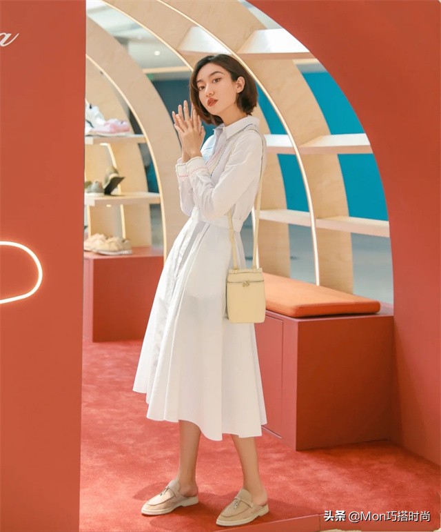 果然，穿裙子还是最配“乐福鞋”，上身洋气显高，尤其适合小个子