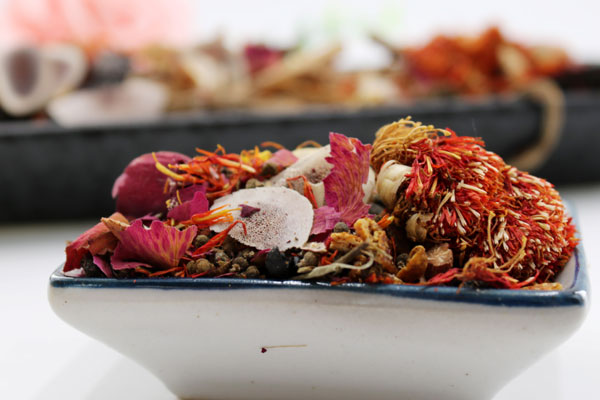 藏红花和一般红花本质上有何区别,藏红花对于女性有什么好处和功效