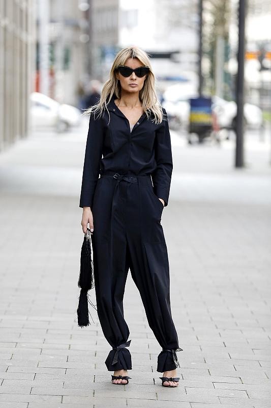 衬衫还是黑色的好看，又帅气又炫酷，显瘦效果杠杠滴