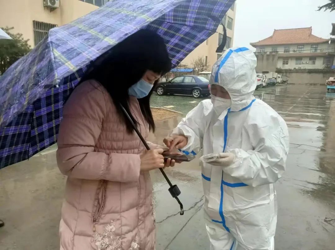 防控疫情他们在风雪中坚守,抗击疫情他们在行动