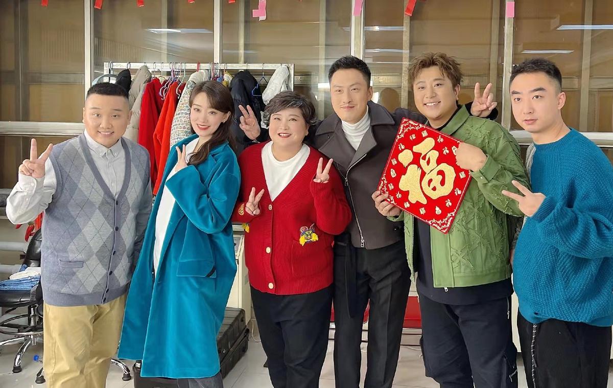 张小斐春晚大衣穿搭合集,张小斐大衣粉色春晚