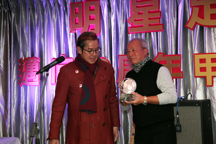 香港足球队黄日华踢人是真的吗,陈百祥对黄日华踢球看法