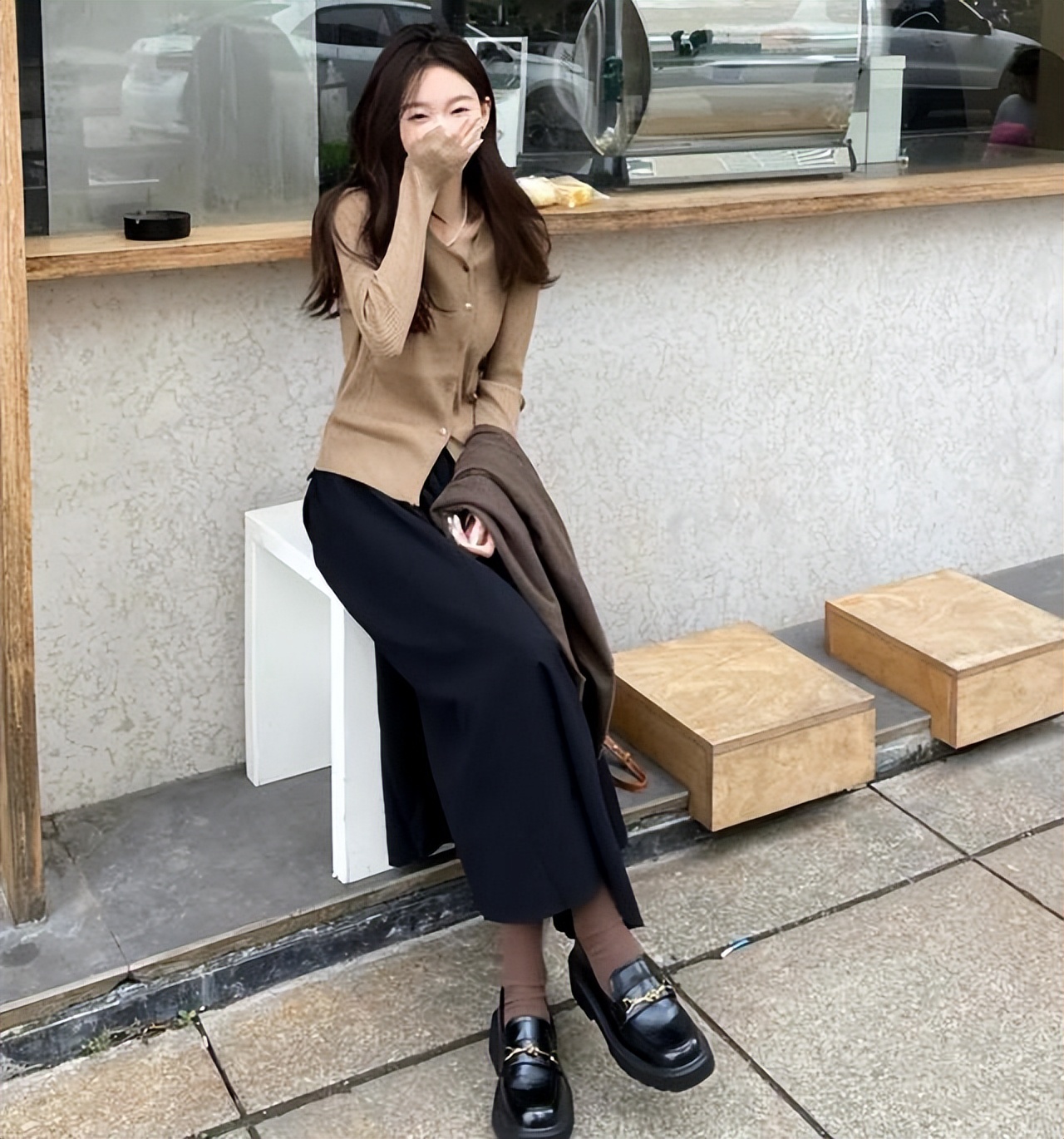 卡其色的配色干净又洋气,卡其色和什么颜色配色最好看