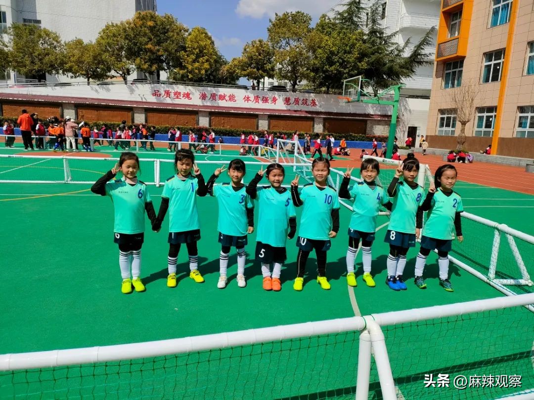 巴中市实验小学向风而行始于足下