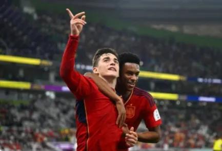 中西双语顶着最萌的脸进最狠的球西班牙美少年世界杯首秀创纪录