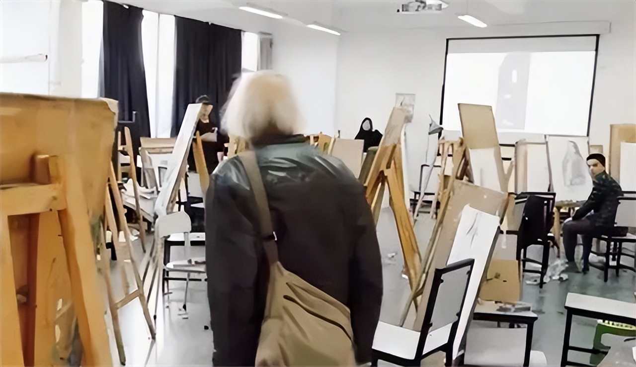 李继胜：87岁的他当“裸模”20年，与24岁女孩同住，子女都不来往