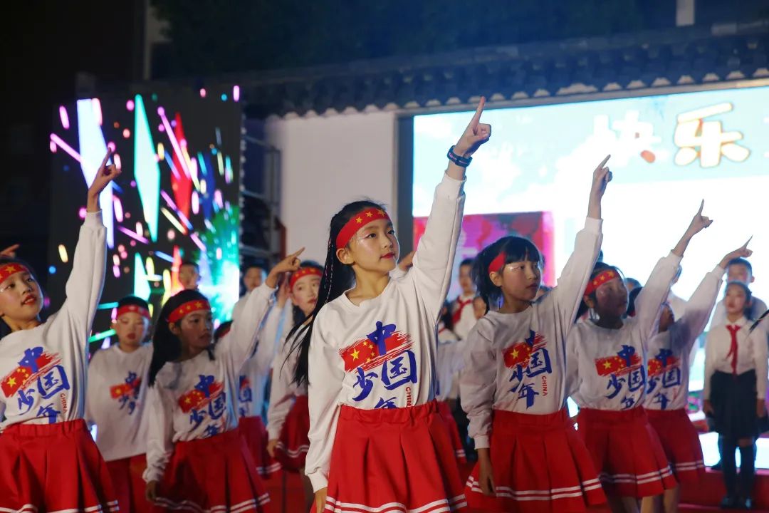 四个篇章，五彩荧光，江北新区这所小学在星空下见证成长！