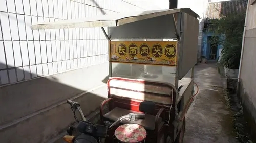 煎饼果子肉夹馍里脊饼哪个简单,一个肉夹馍一个煎饼果子