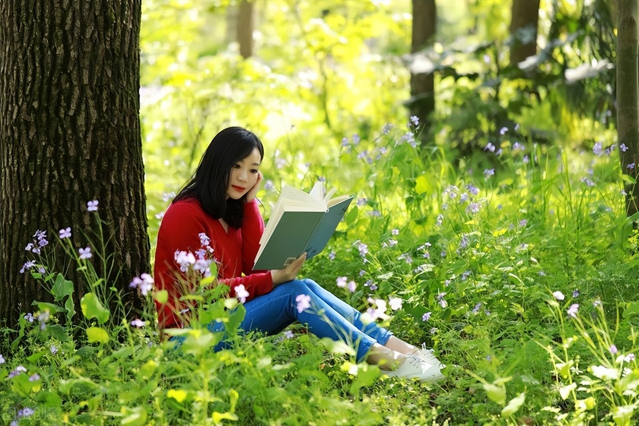 人一定要心存善念才能方得始终,人要心怀善念人生之路才会平坦