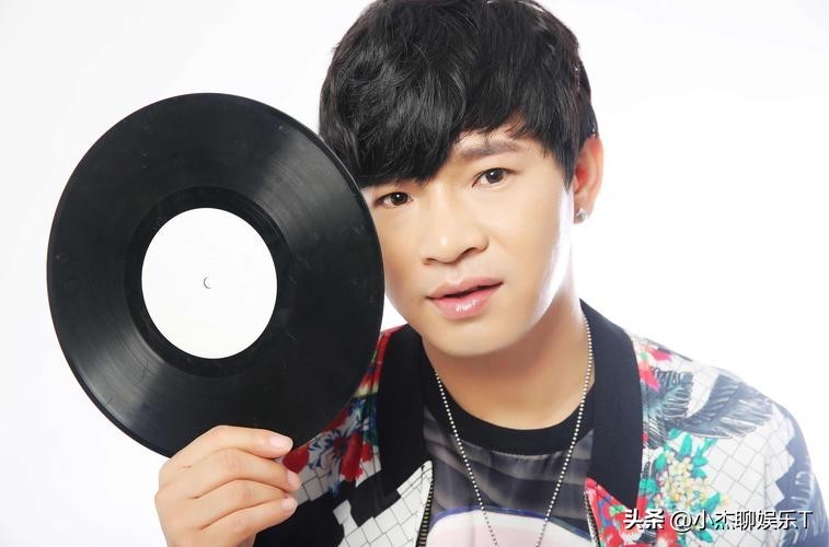 明明歌词很恶俗,当年却火遍全国,这5首歌曲越听越别扭