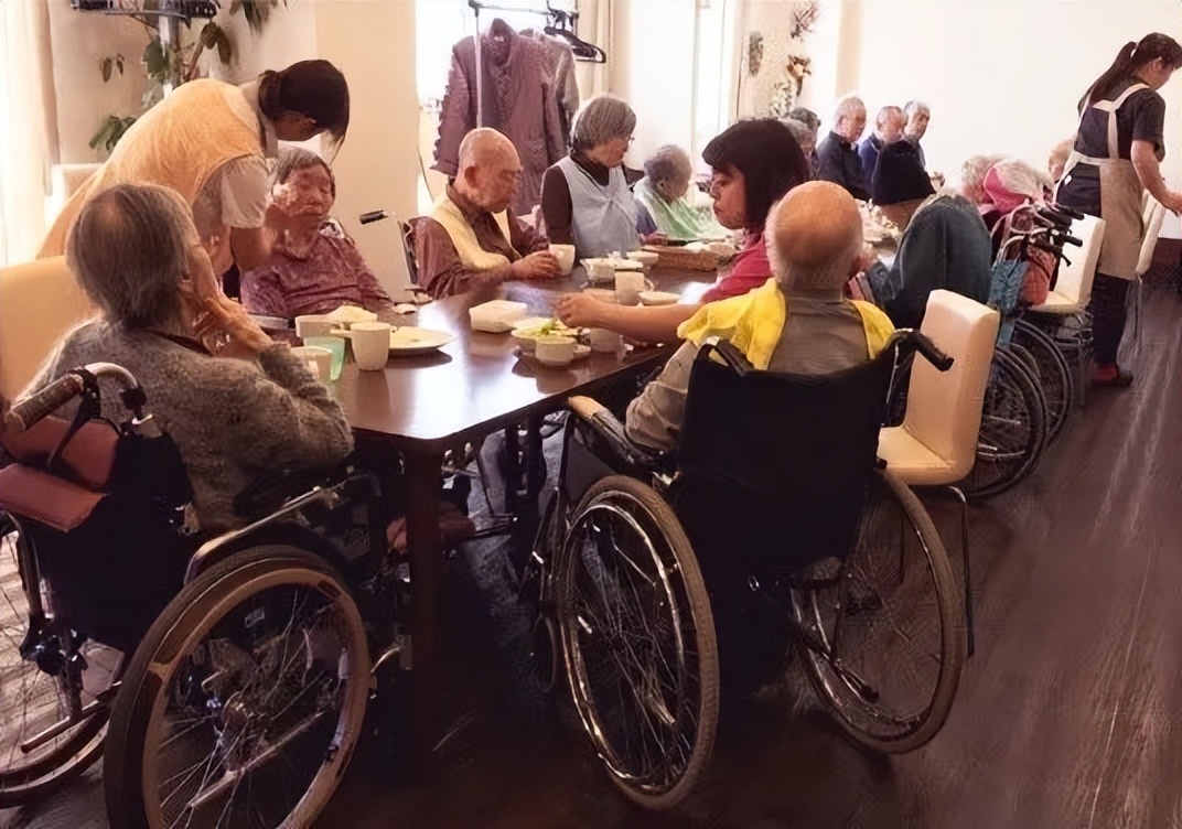 有钱年轻人如何规划养老,有钱有闲的中老年群体