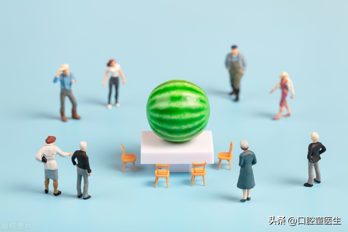 研究发现人之所以爱看热闹是因为围观者的大脑会同样兴奋