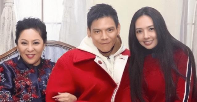 新人到巨星，蔡徐坤用了3年，从顶流到塌房，却只花了1天