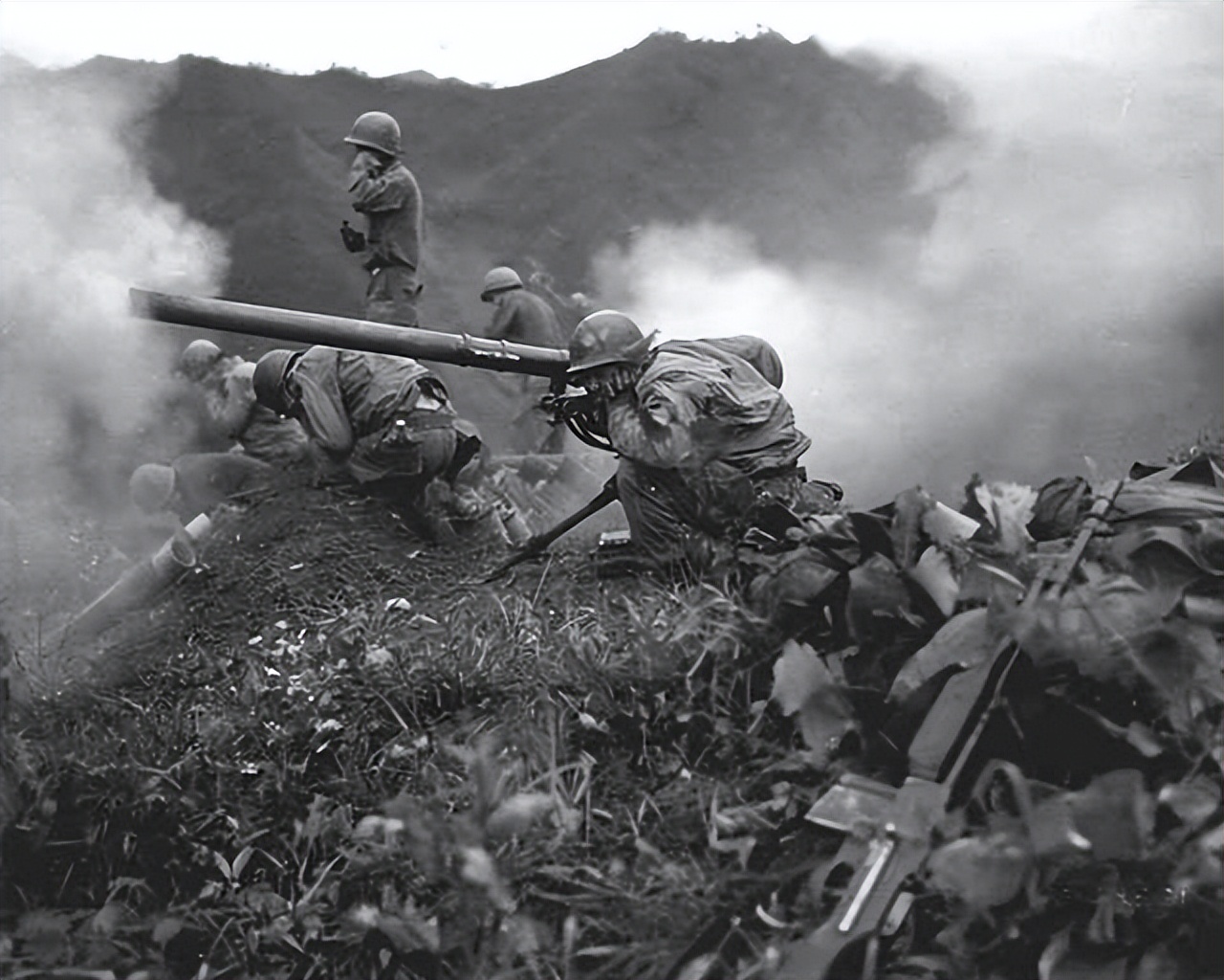 朝鲜军惨败后，后方只剩女性，我军高层严令：犯作风错误者枪毙