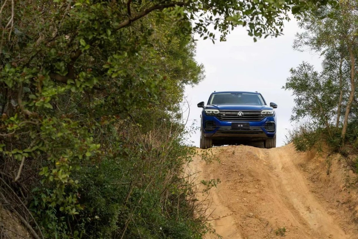 低调全面有内涵试驾进口大众途锐,试驾进口大众途锐suv四驱