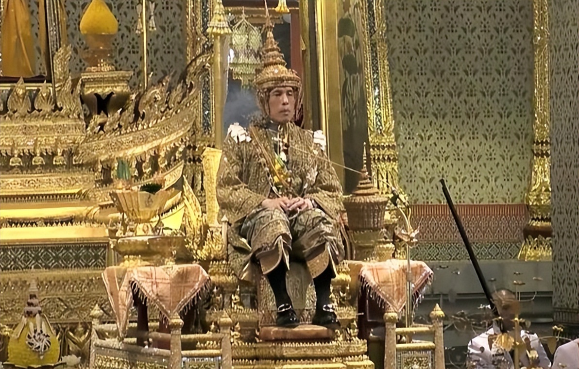 泰王玛哈夫妇最新消息,泰王玛哈奇葩作风