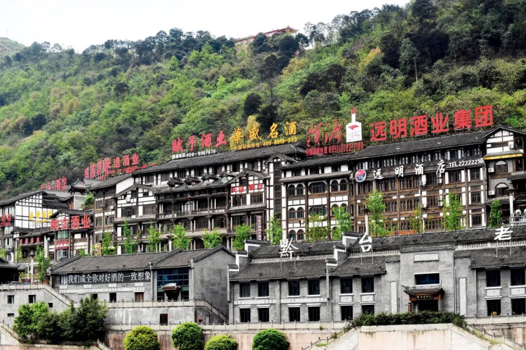 茅台镇发展现状,中国第一酒镇茅台镇面临生态大考