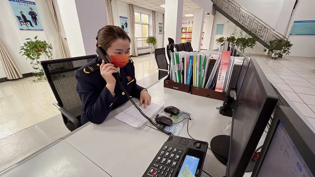 致敬平凡的坚守五一我在岗,五一致敬平凡岗位不平凡的坚守