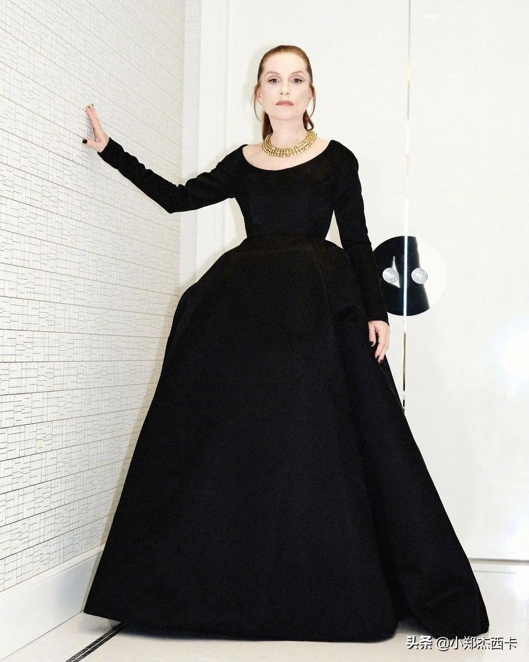 梅根上街恶搞引发网友吐槽,梅根被恶搞合集