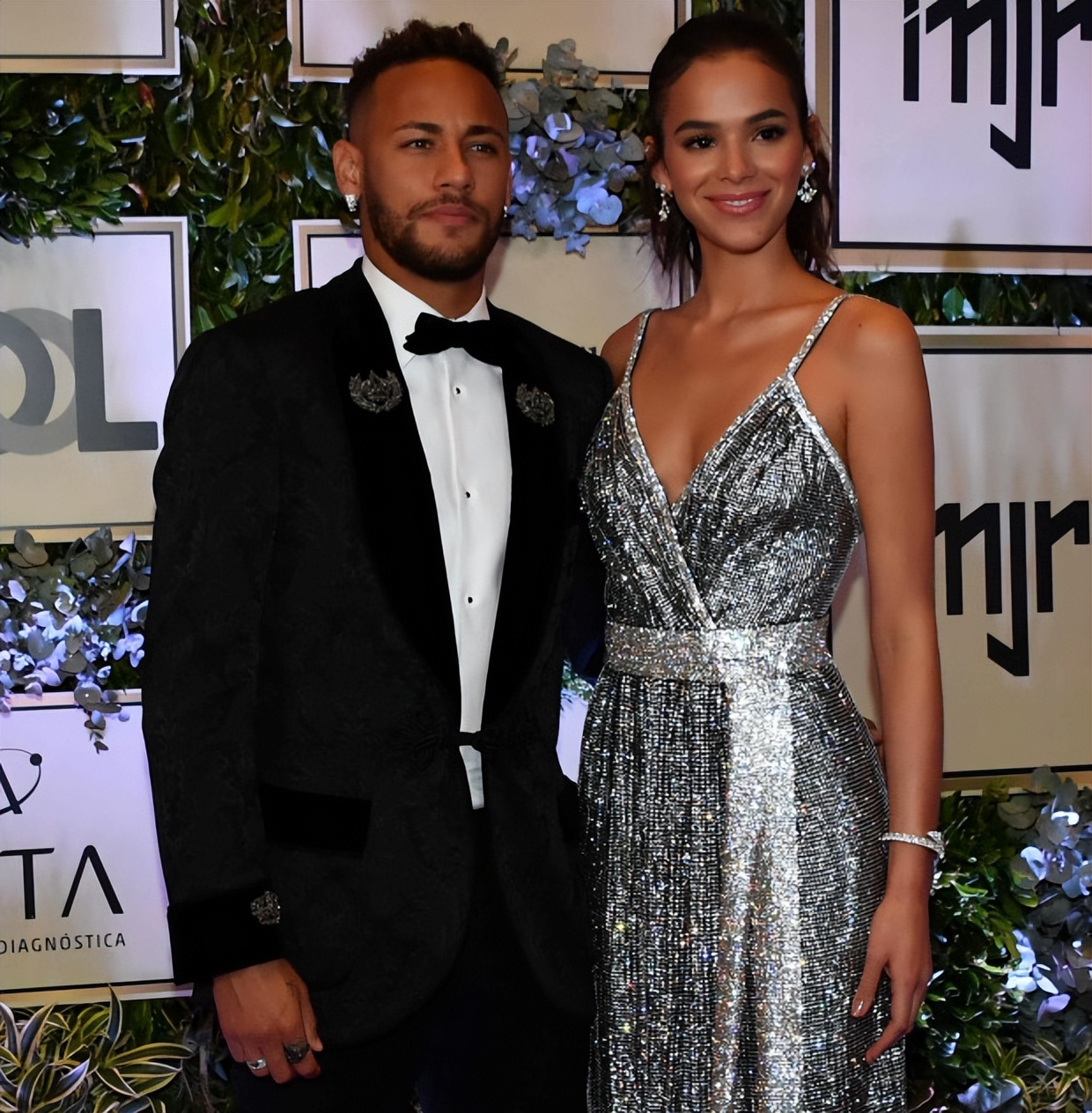 巴西球星内马尔的感情史,内马尔绯闻女友