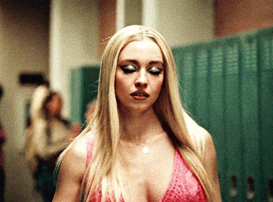 甜心脸蛋+*物尤**身材，但没人说她是花瓶