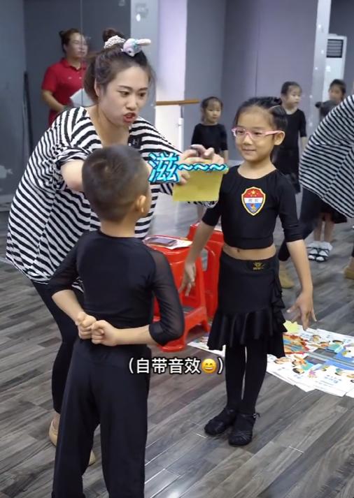 拉丁舞最火的老师教学直播间,最火拉丁舞老师教跳拉丁舞